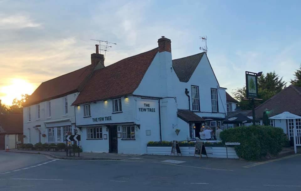 Stay And Relax At The Yew Tree Manuden Exteriér fotografie