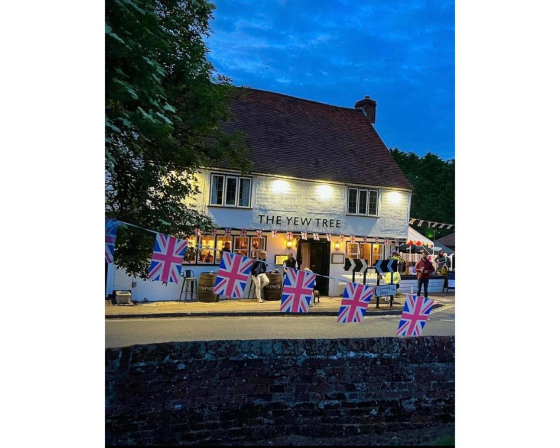 Stay And Relax At The Yew Tree Manuden Exteriér fotografie