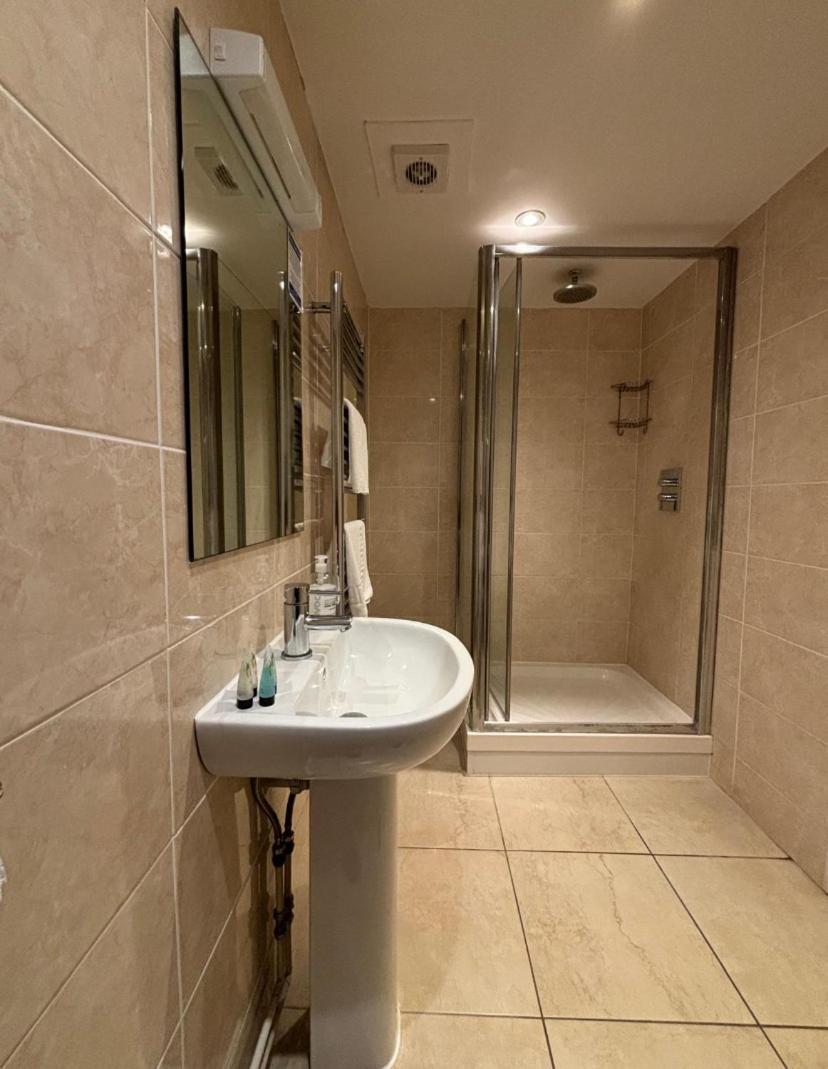 Stay And Relax At The Yew Tree Manuden Exteriér fotografie