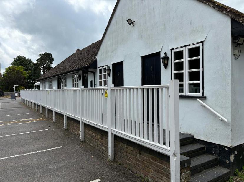 Stay And Relax At The Yew Tree Manuden Exteriér fotografie