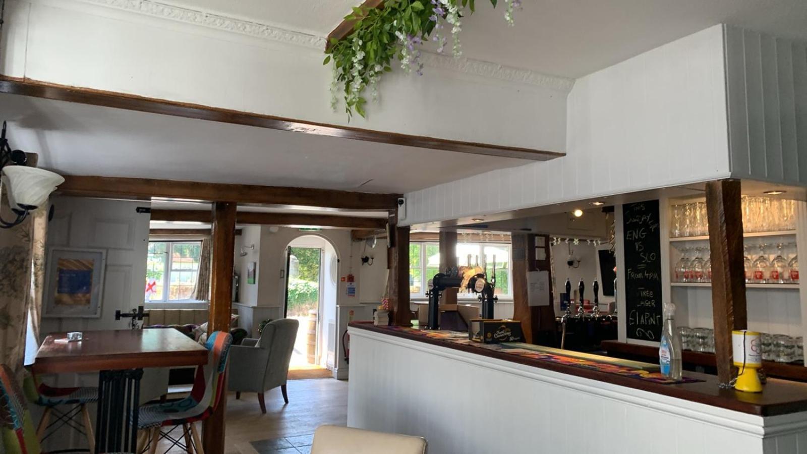 Stay And Relax At The Yew Tree Manuden Exteriér fotografie