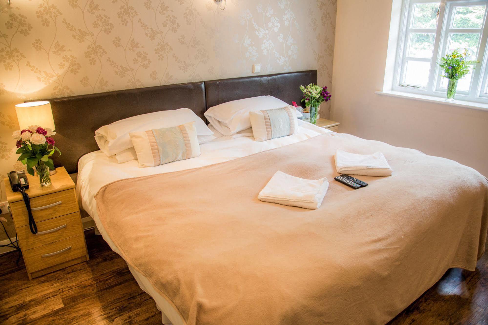 Stay And Relax At The Yew Tree Manuden Exteriér fotografie